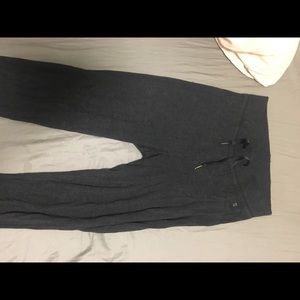 Cute sweater lululemon leggings!
